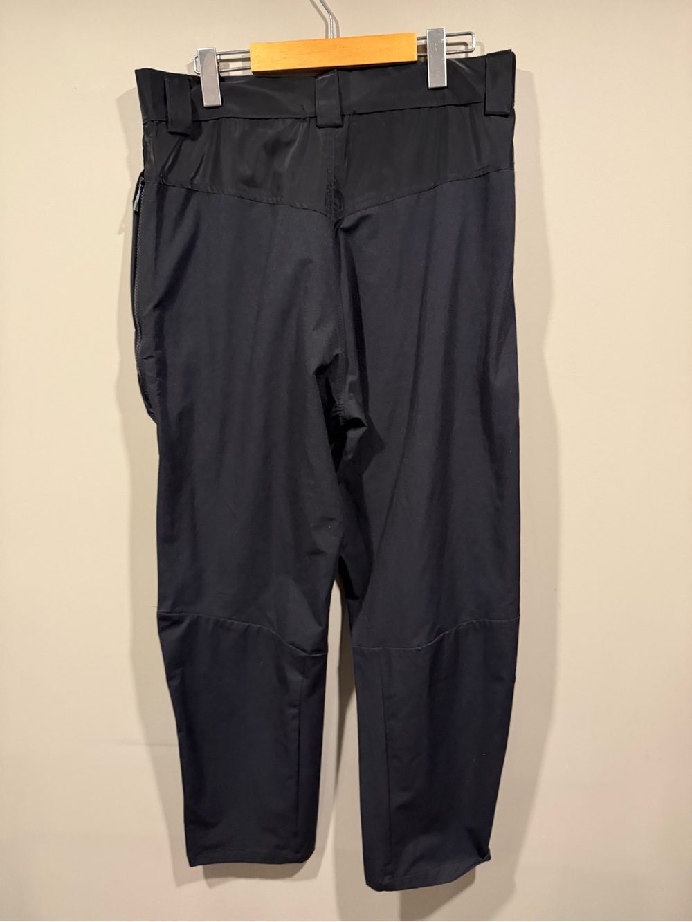 Louis Vuitton Utility tech Cargo Trousers with Logo Patch and front zip pockets image 3